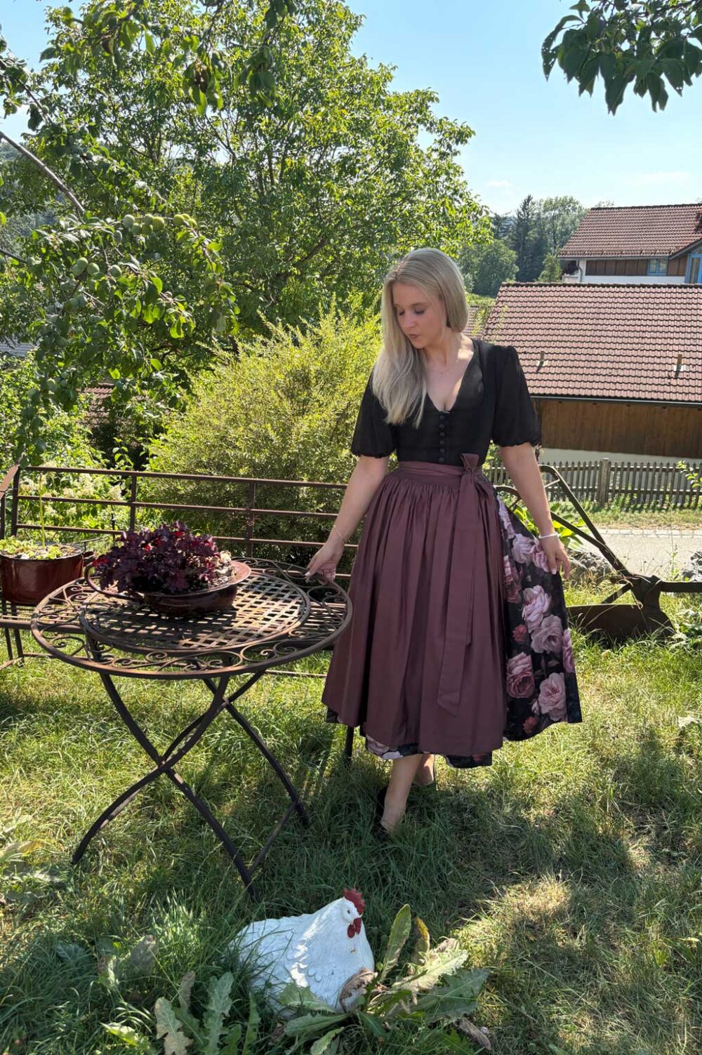 Dirndl "Pillersee" schwarz Rosen